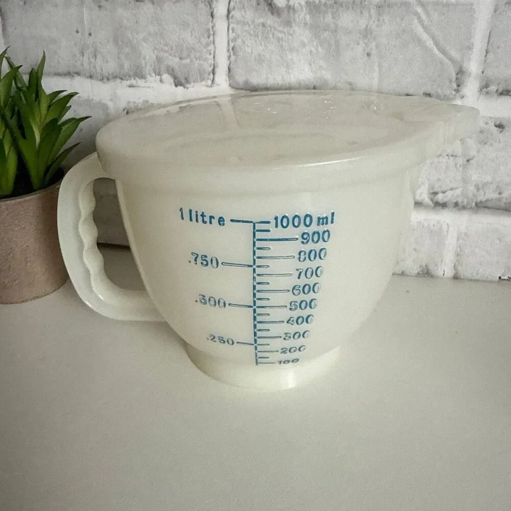 Vintage Tupperware Mix-N-Stor batter bowl